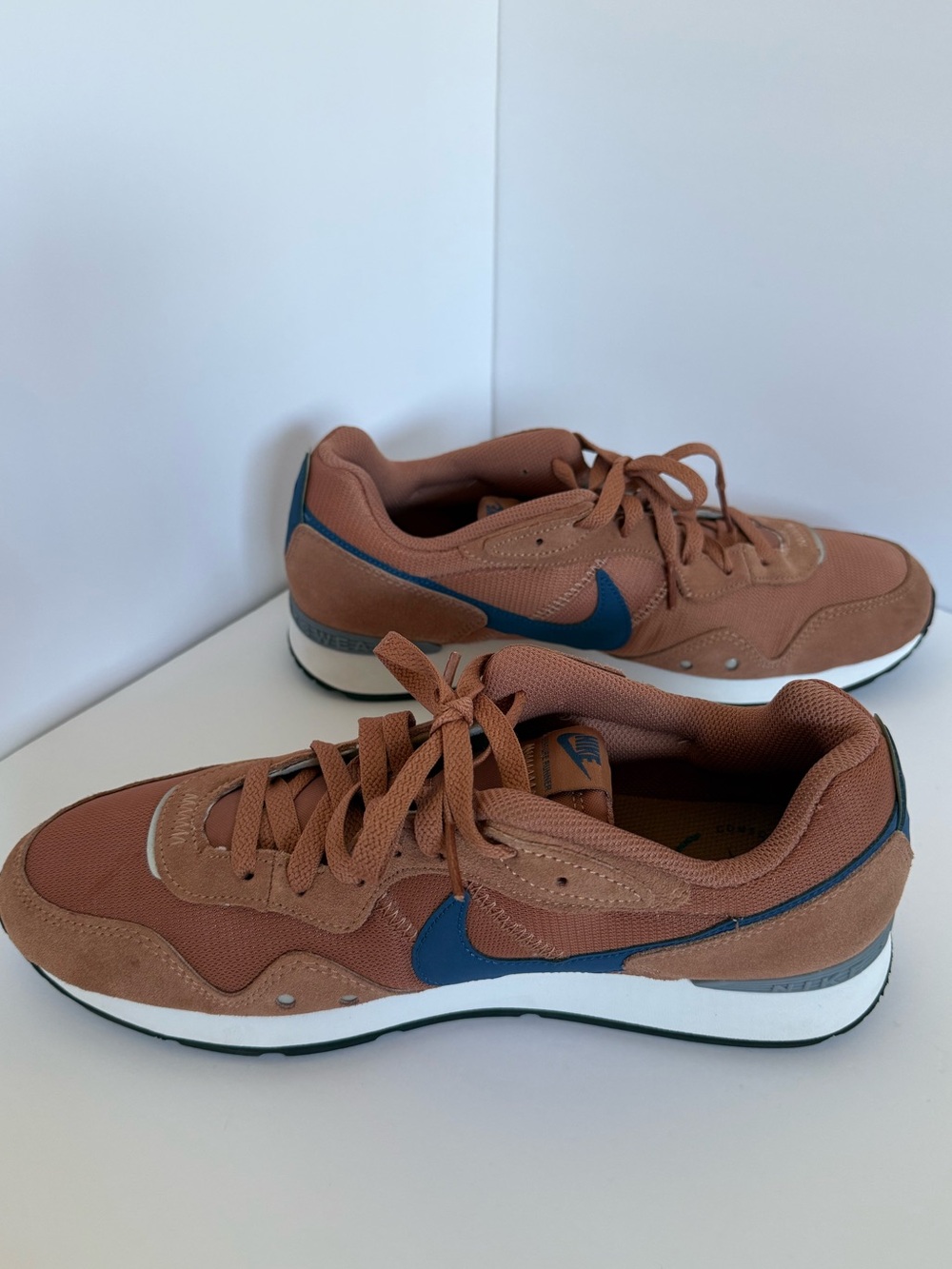 Nike Venture Runner Mineral Clay Mystic Navy Sneakers Men’s Size 10